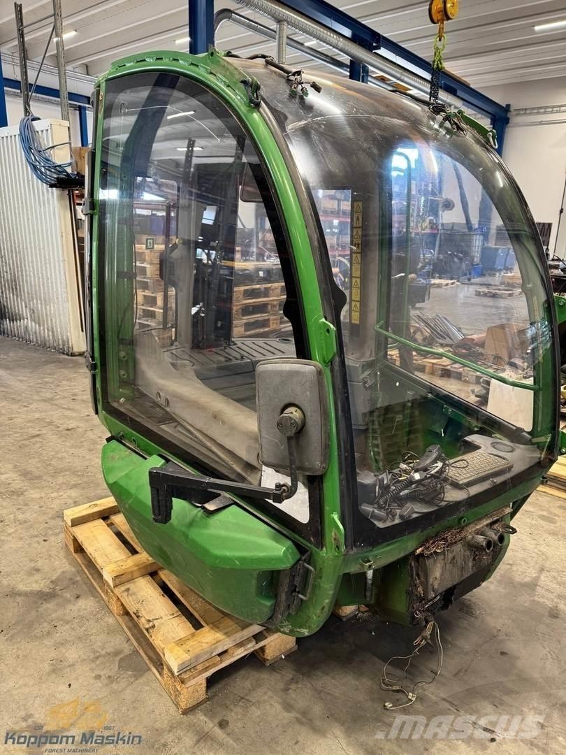 John Deere 1210E Kabiinid