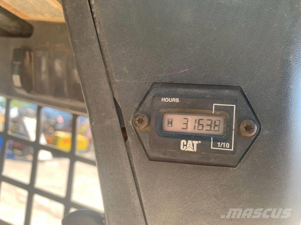 CAT 277 Kompaktlaadurid