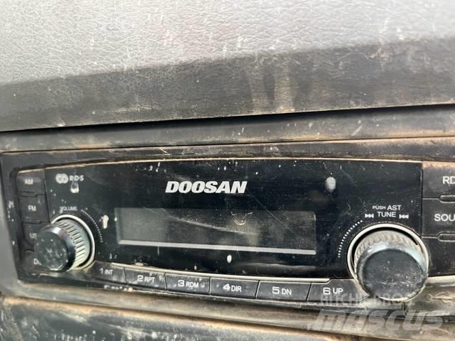 Doosan DX 140 LC Roomikekskavaatorid