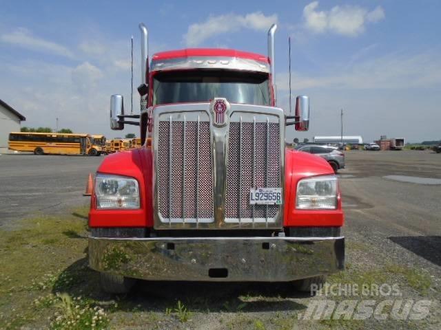 Kenworth W 990 Sadulveokid