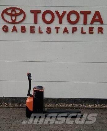 Toyota LWE 200 Järelkäidavad virnastajad