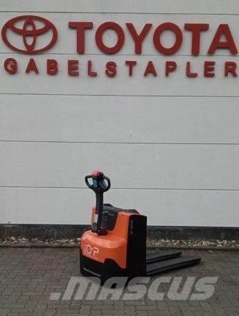 Toyota LWE 200 Järelkäidavad virnastajad
