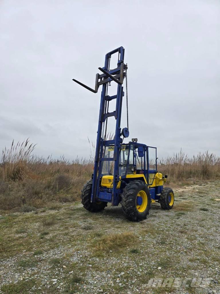 JCB 926 Maastikutõstukid