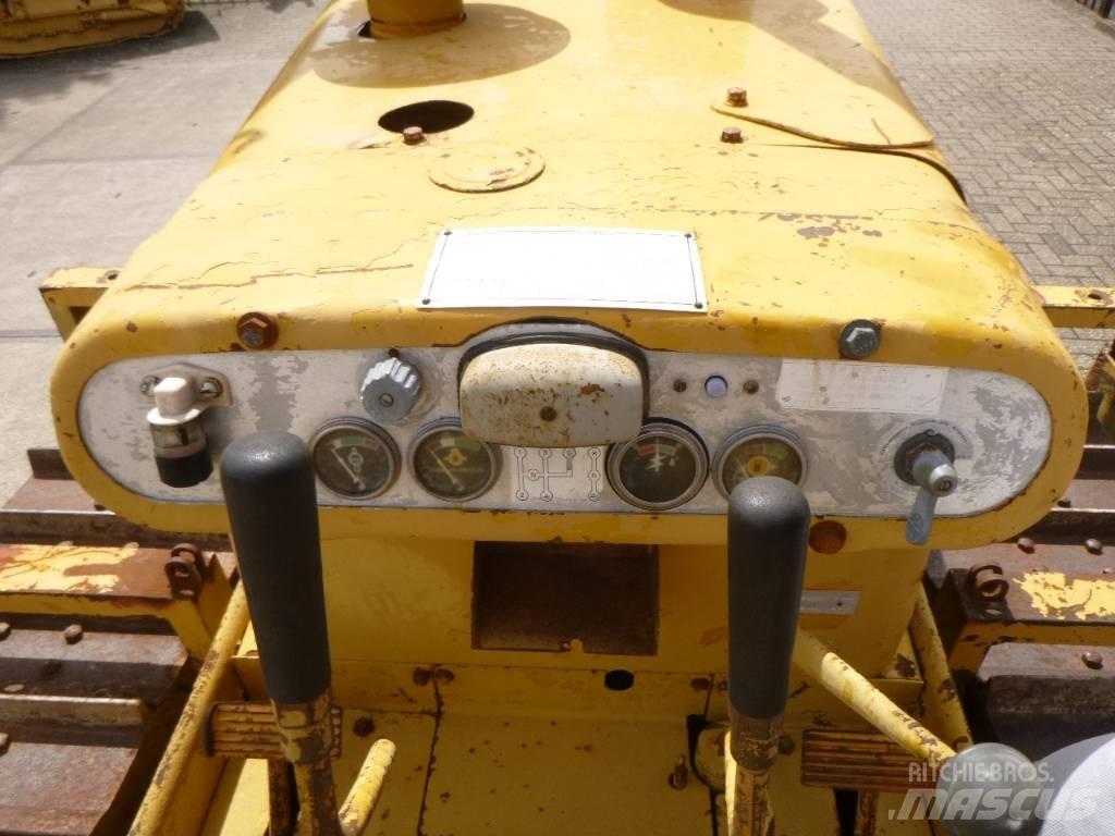 CAT D 4 D Buldooserid