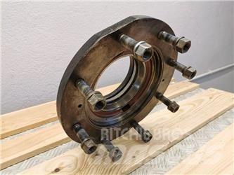 JLG 307 wheel hub Rehvid, rattad ja veljed