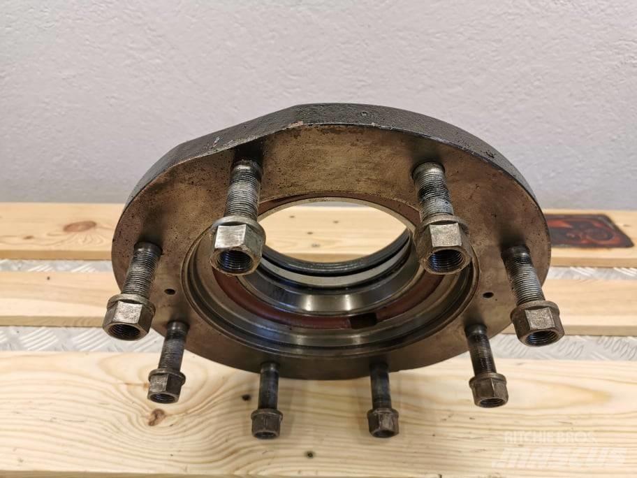 JLG 307 wheel hub Rehvid, rattad ja veljed
