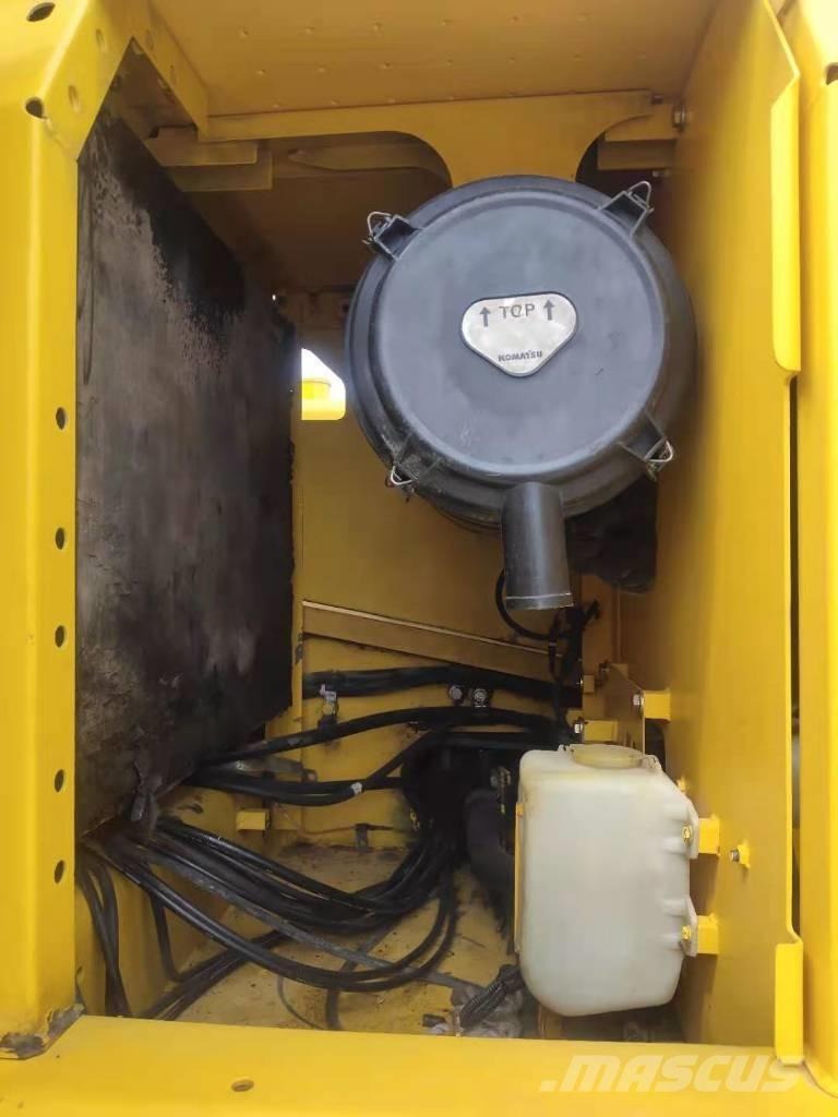 Komatsu 220-8 Roomikekskavaatorid
