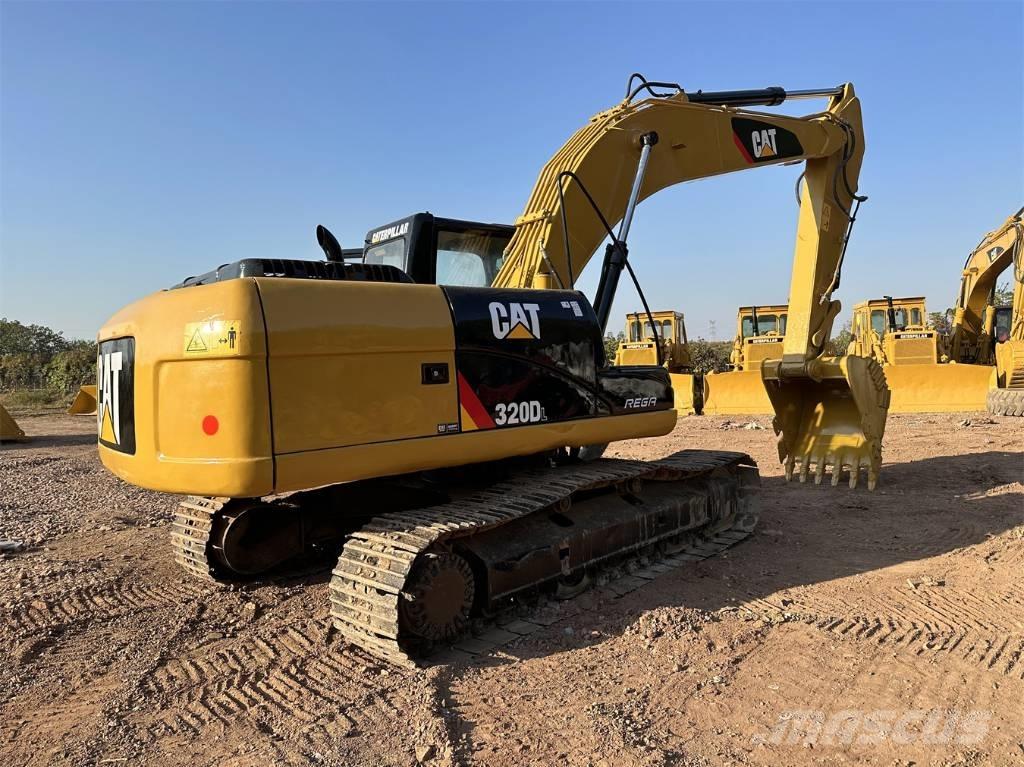 CAT 320D Roomikekskavaatorid