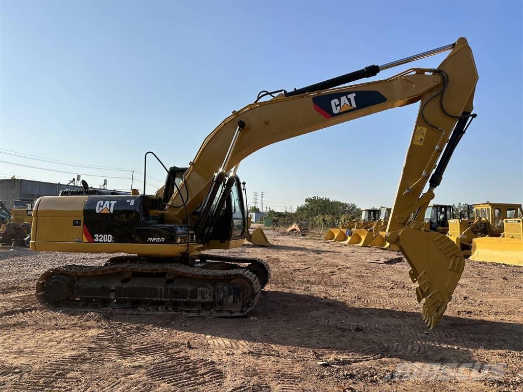 CAT 320D Roomikekskavaatorid