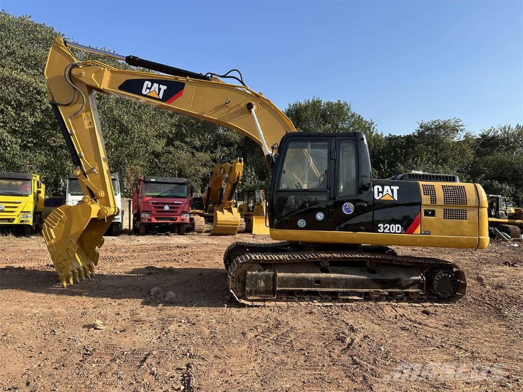 CAT 320D Roomikekskavaatorid