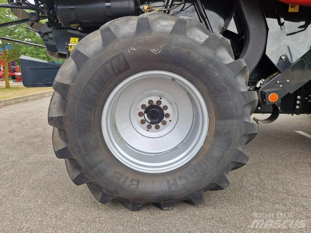 Case IH AF 7150 Teraviljakombainid