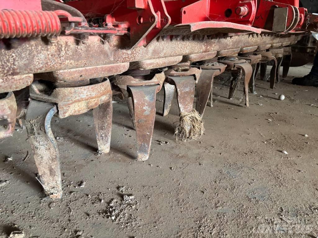 Kuhn HR 3003 D Randaalid/mullafreesid
