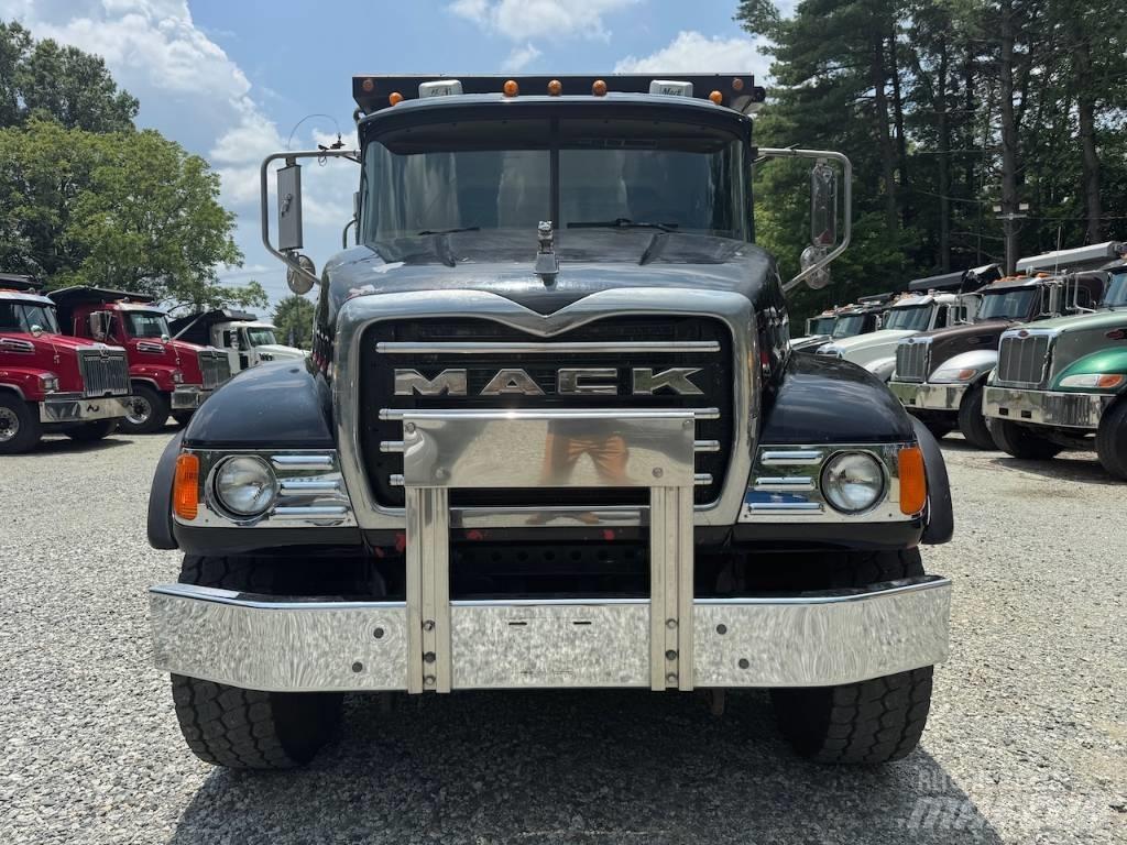 Mack Granite CV 713 Kallurid