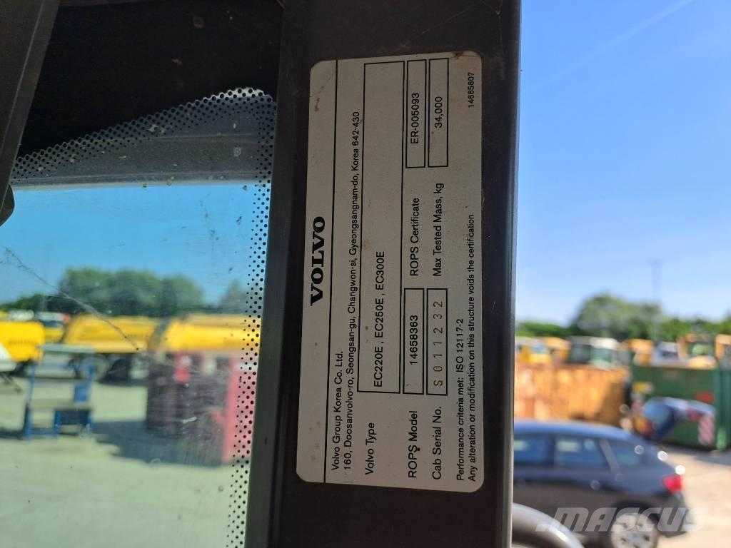 Volvo EC220EL Roomikekskavaatorid