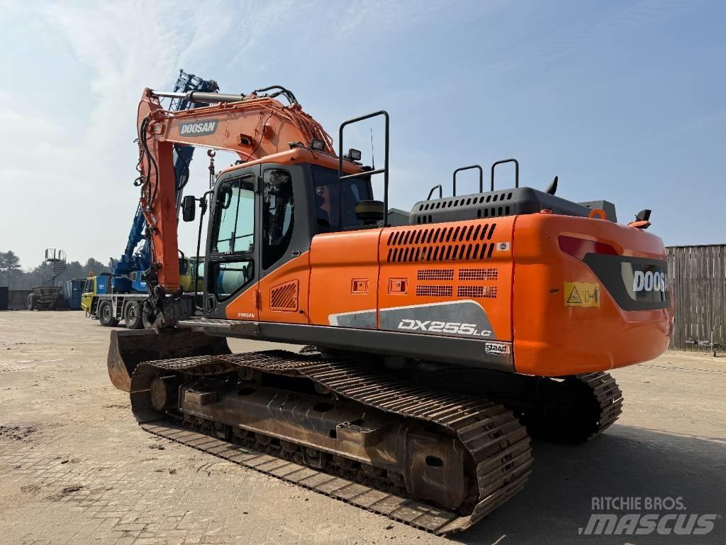 Doosan DX 255 LC-5 Roomikekskavaatorid