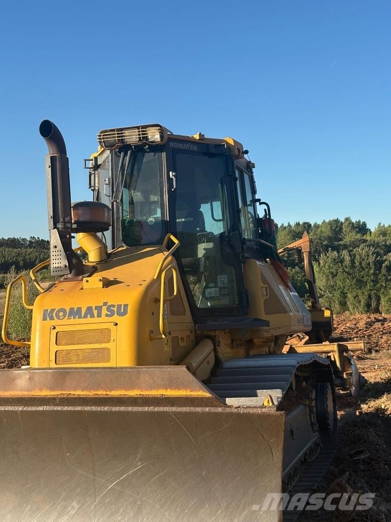 Komatsu D 61 EX-23 Buldooserid