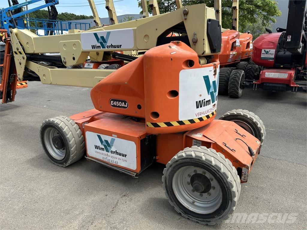 JLG E450AJ (2005) Iseliikuvad poomtõstukid