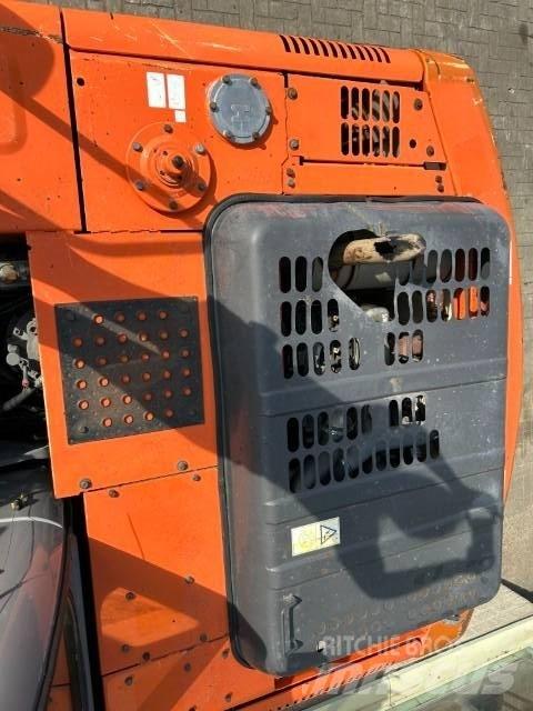 Hitachi ZX 160 W Ratasekskavaatorid