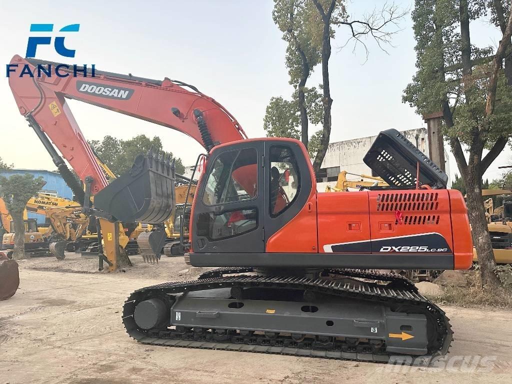 Doosan DX 225 LC Roomikekskavaatorid