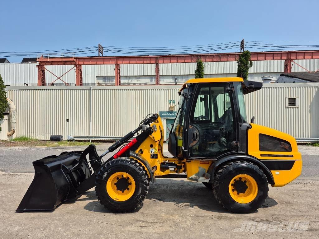 JCB 407 Rataslaadurid