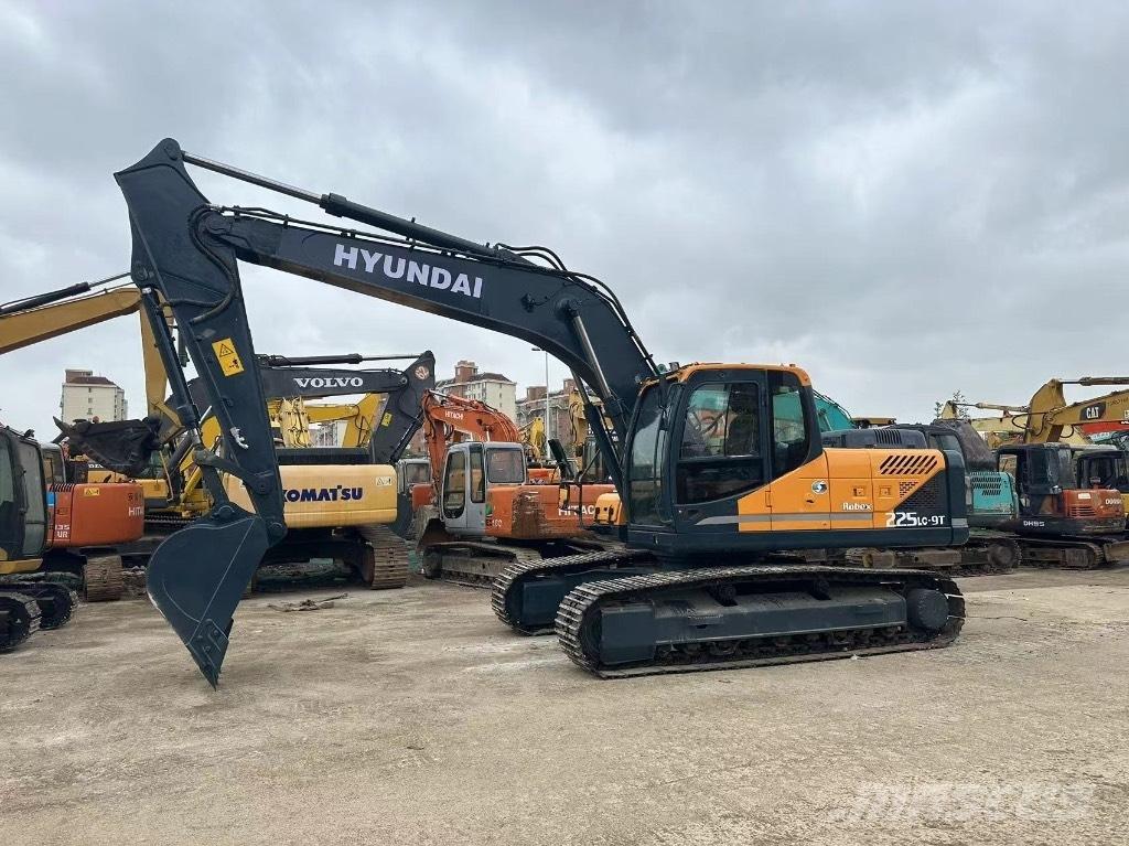 Hyundai 225 LC-9T Roomikekskavaatorid