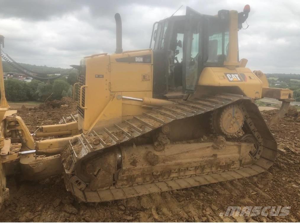 CAT D 6 N LGP Buldooserid