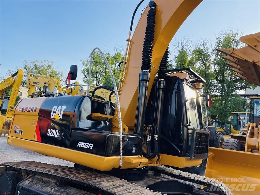 CAT 320d2l Roomikekskavaatorid