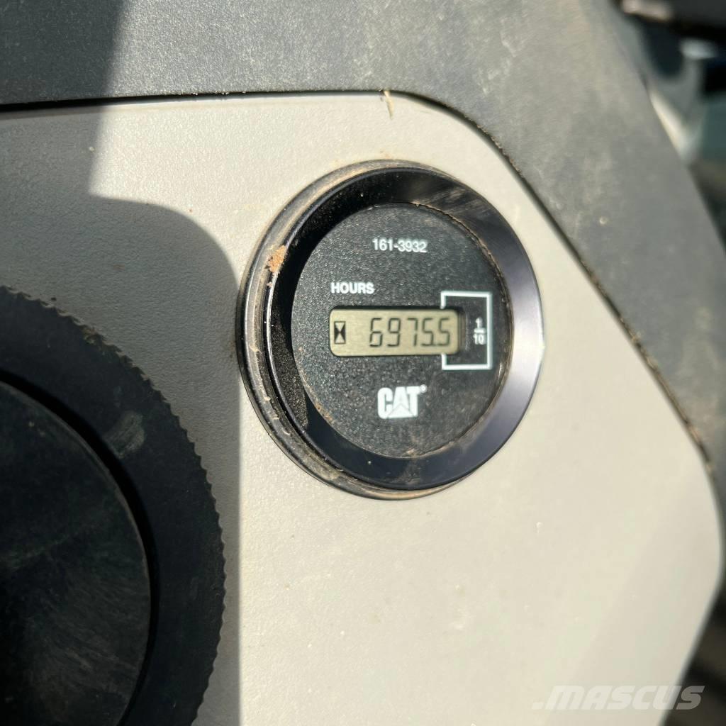 CAT 444 E Ekskavaatorlaadurid