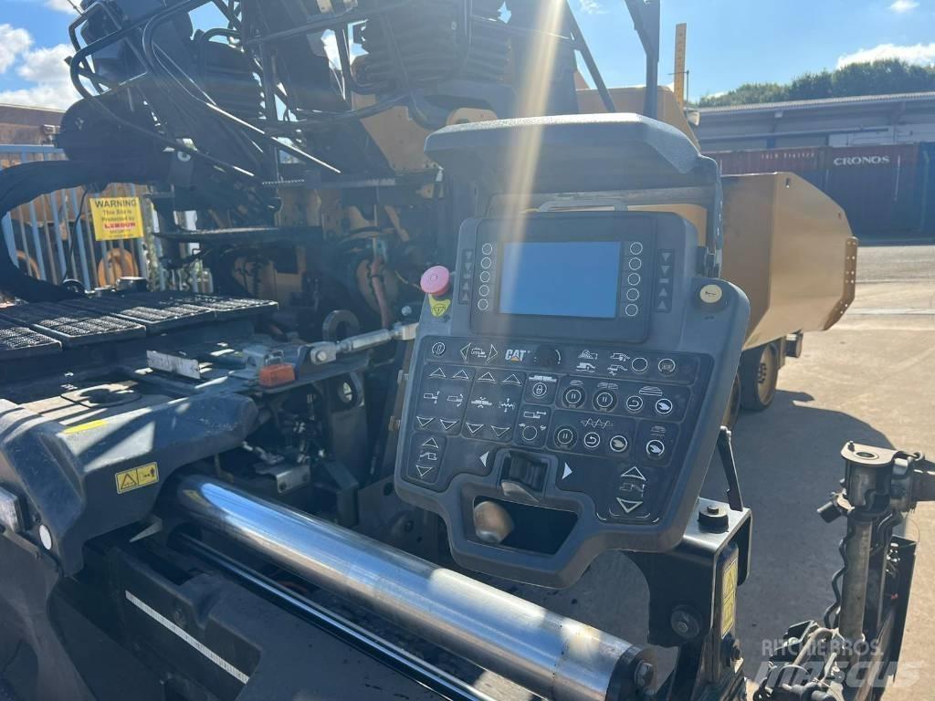 CAT AP 500 F Asfaldilaoturid