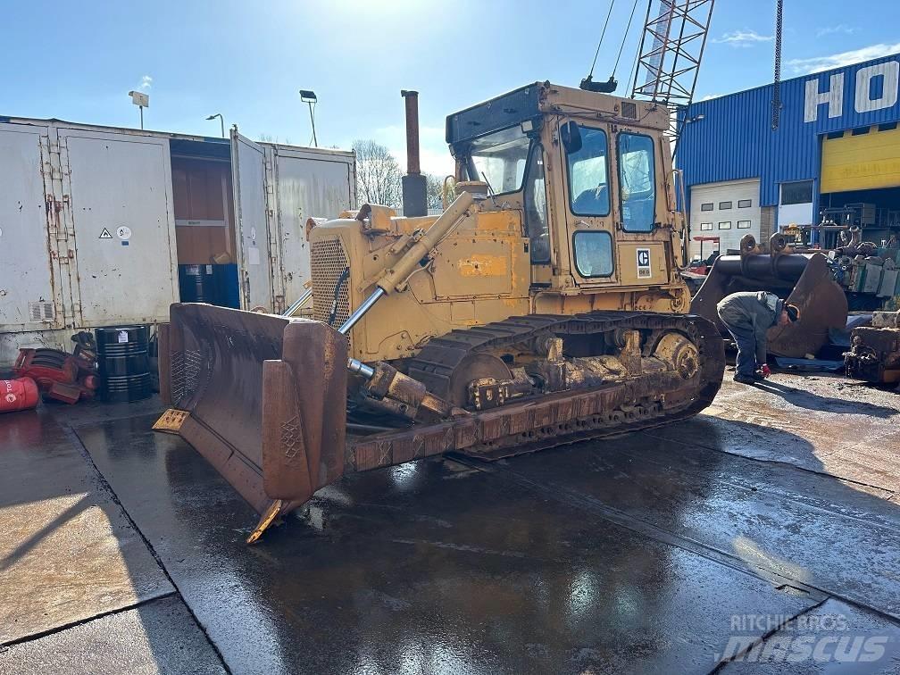 CAT D6D with winch Buldooserid