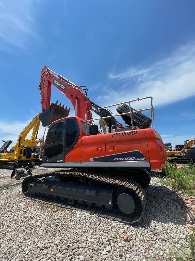 Doosan DX 300 Roomikekskavaatorid