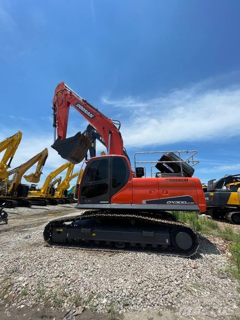 Doosan DX 300 Roomikekskavaatorid