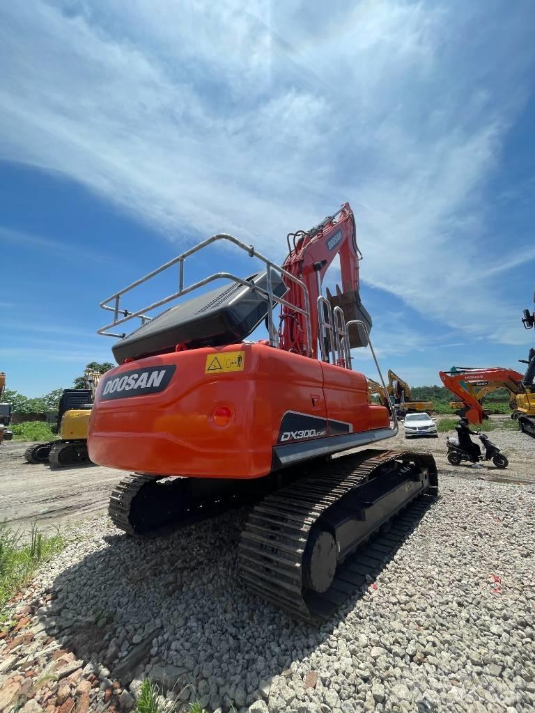 Doosan DX 300 Roomikekskavaatorid