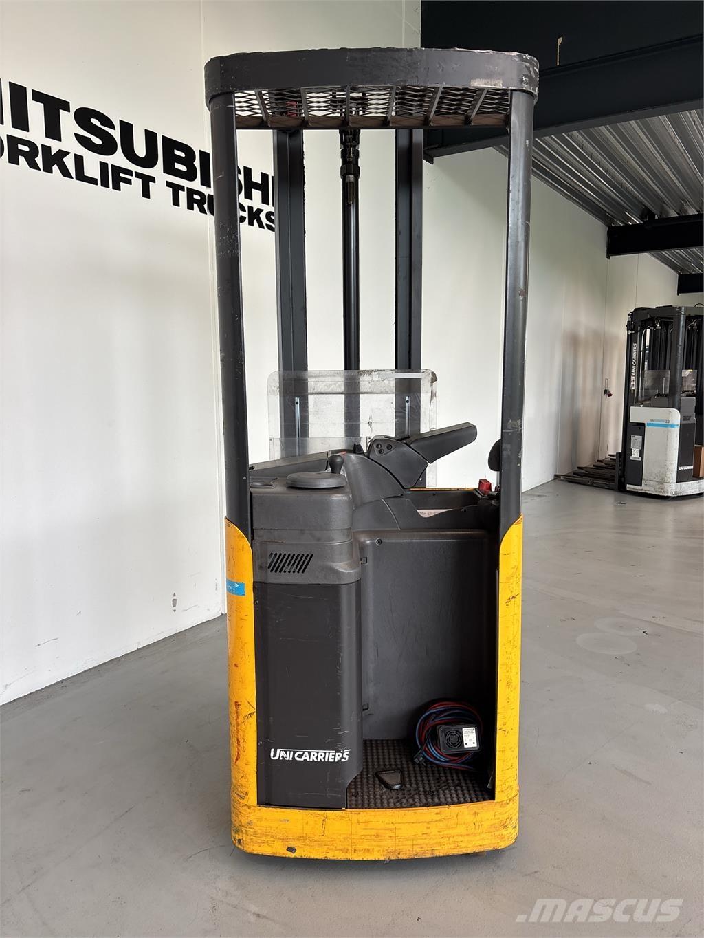 Atlet A160 Platvormiga virnastajad