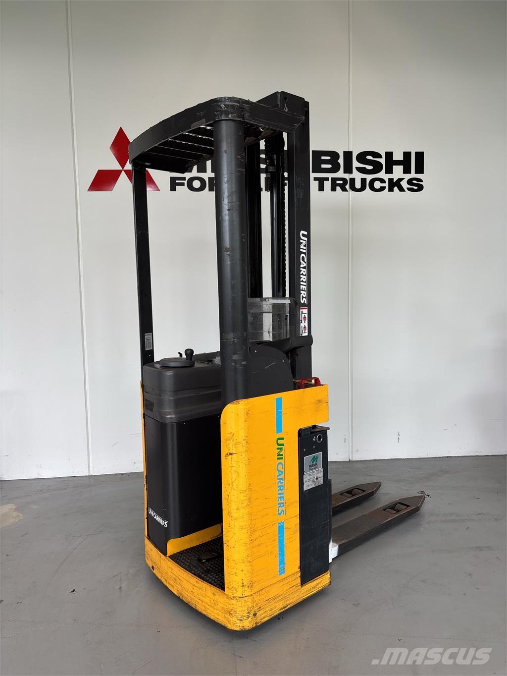 Atlet A160 Platvormiga virnastajad