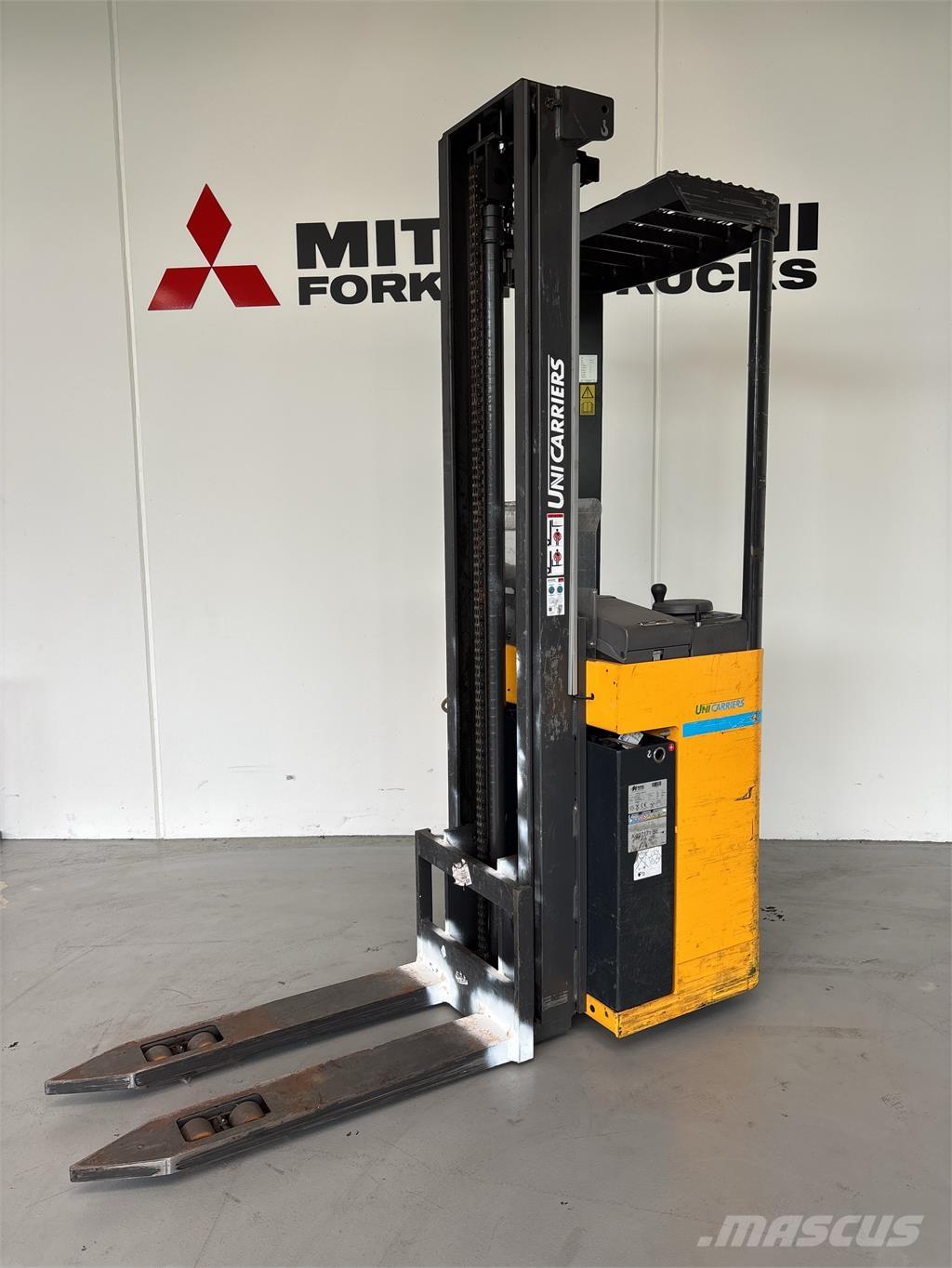 Atlet A160 Platvormiga virnastajad