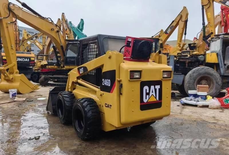 CAT 246D Kompaktlaadurid
