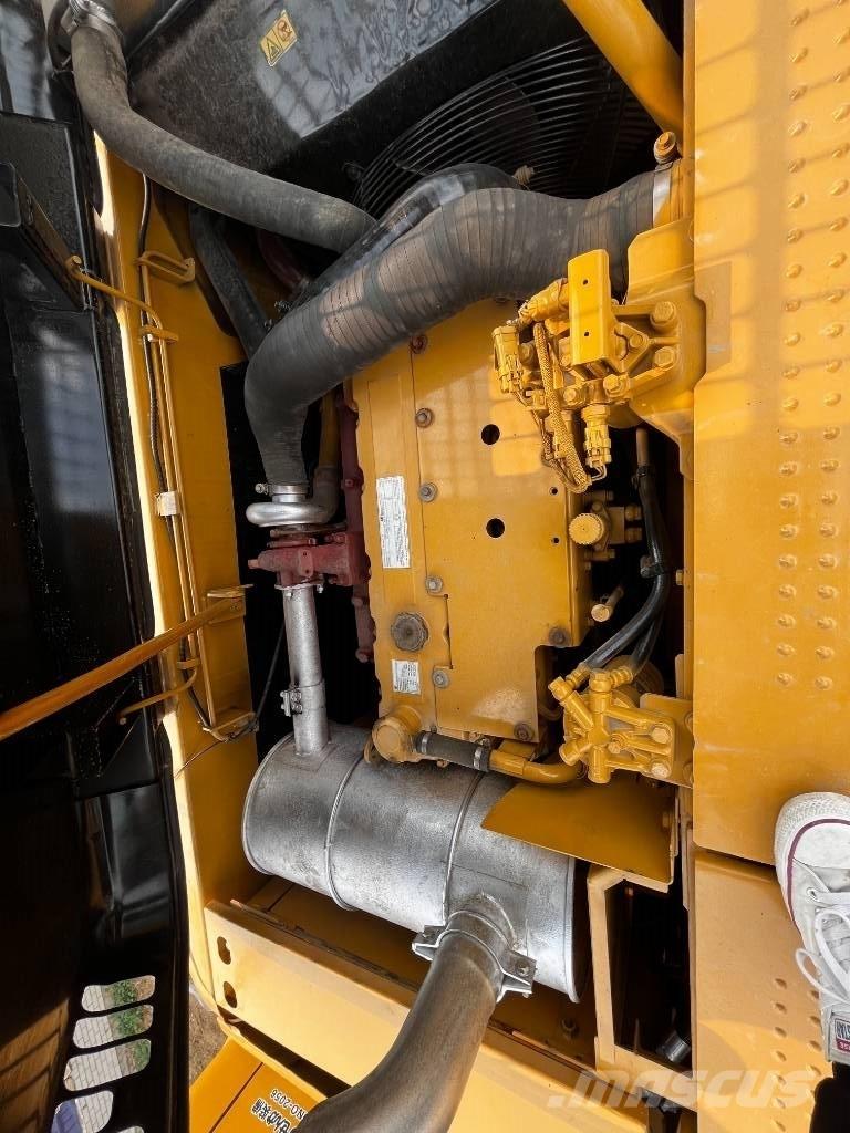 CAT 320 D Roomikekskavaatorid