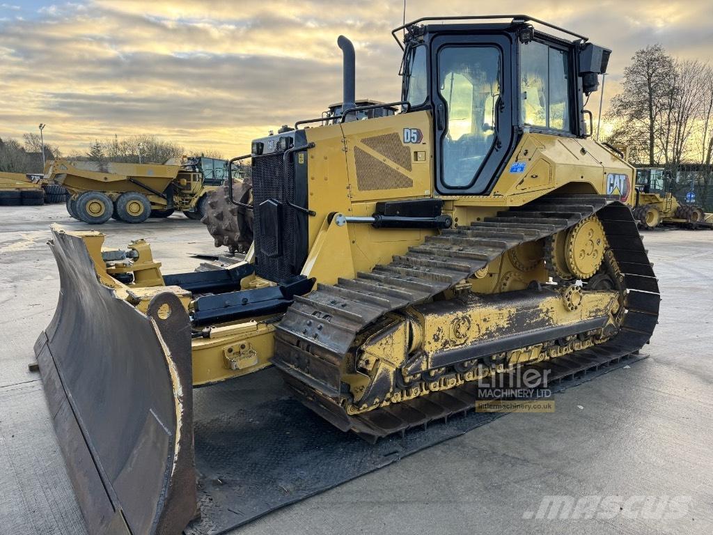 CAT D 5 Buldooserid