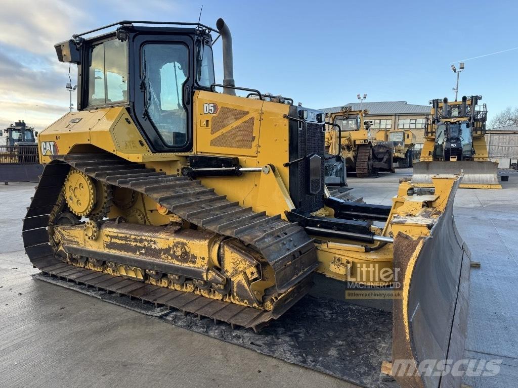 CAT D 5 Buldooserid