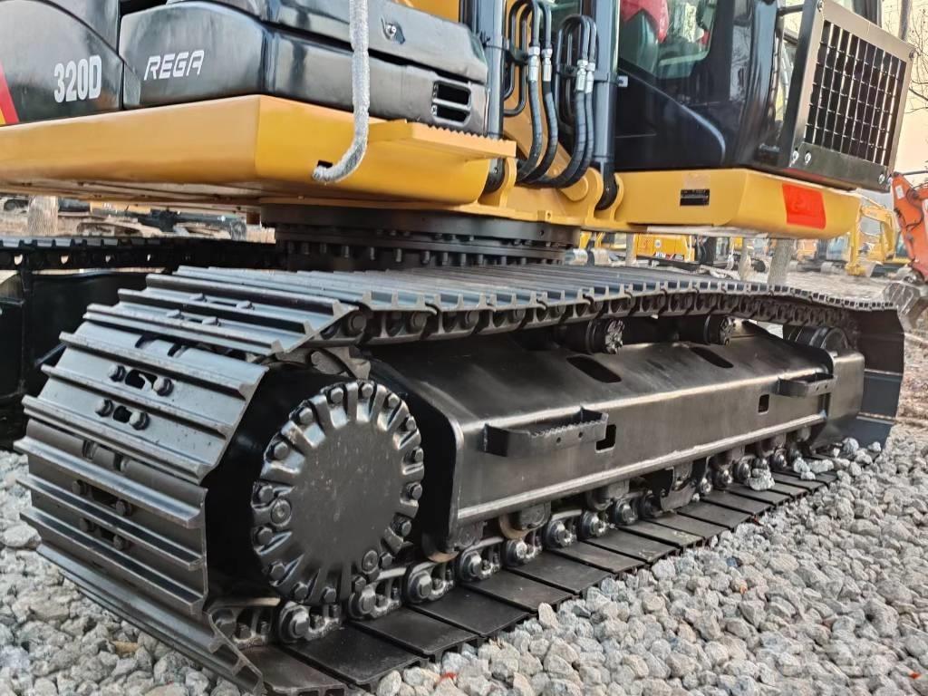 CAT 320 D Roomikekskavaatorid