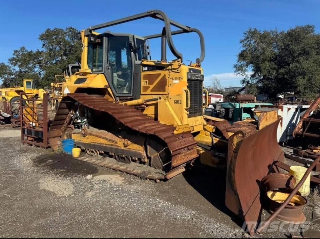 CAT D 6 M Buldooserid