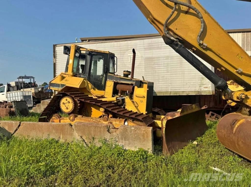 CAT D 6 M Buldooserid