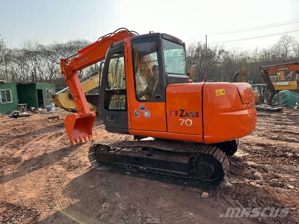 Hitachi ZX 70 Väikeekskavaatorid 7t-12t