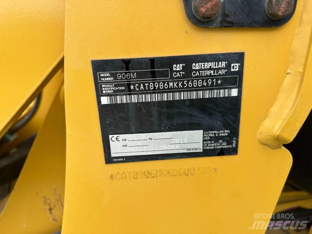 CAT 906 Rataslaadurid