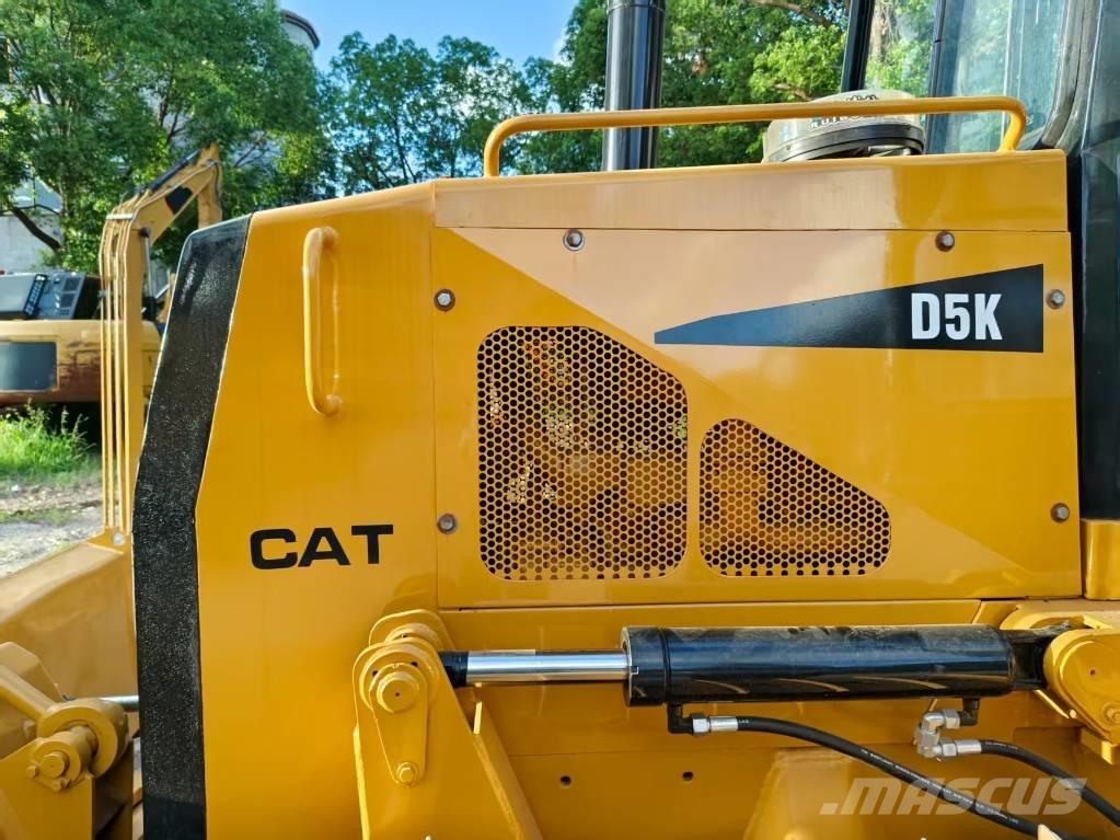 CAT D 5 K Buldooserid