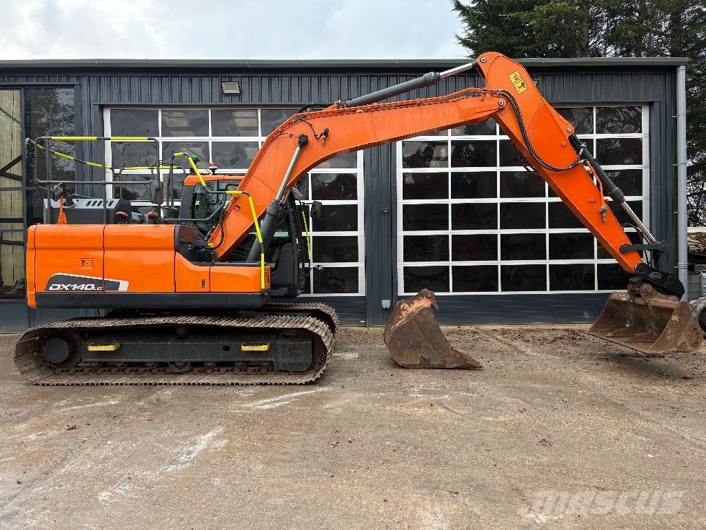 Doosan DX 140 LC Roomikekskavaatorid