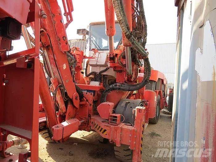 Sandvik DT 821 SC Vertikaalsed puurmasinad