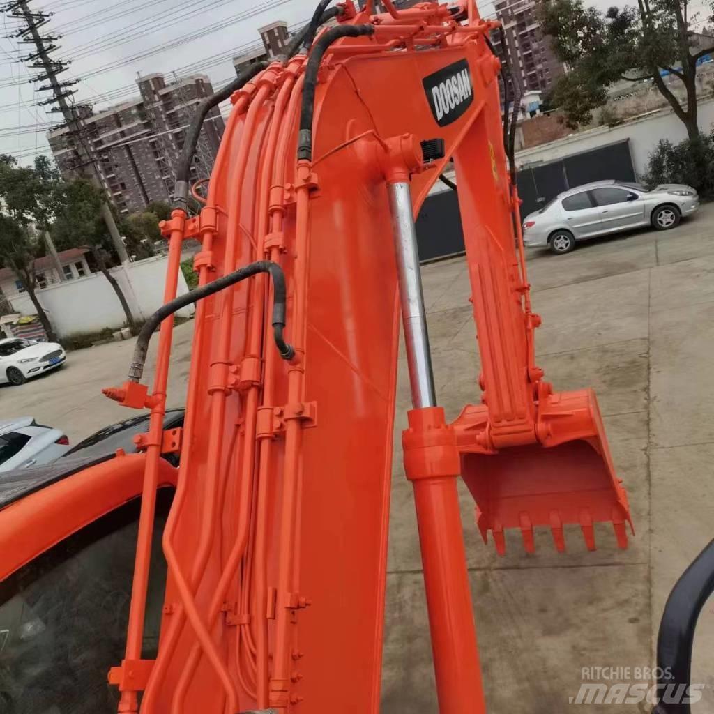 Doosan DX 225 LC Roomikekskavaatorid