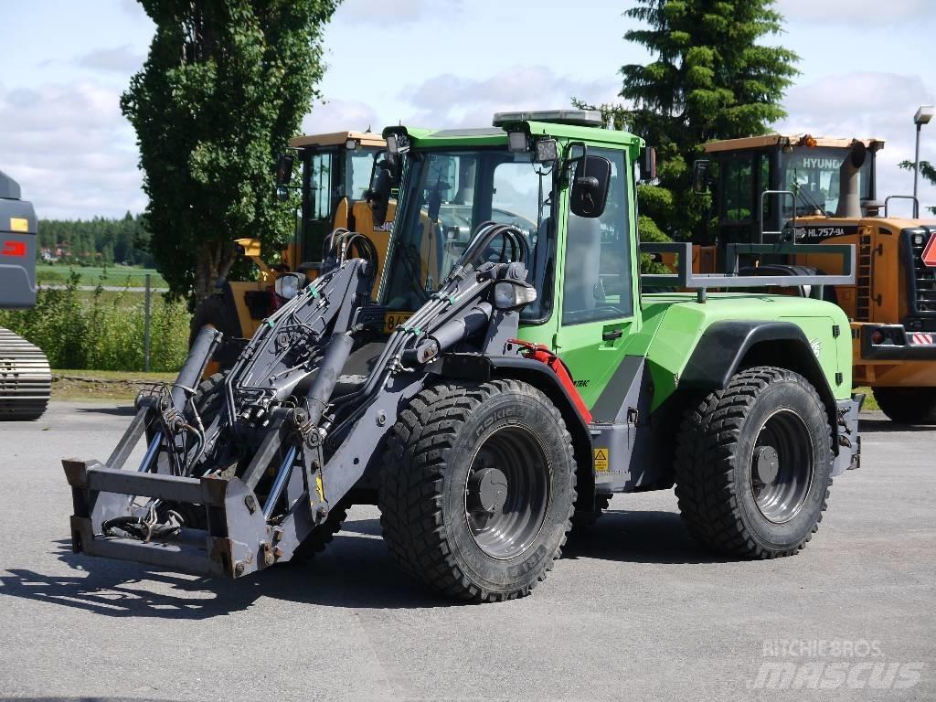 LM Trac 686 Rataslaadurid
